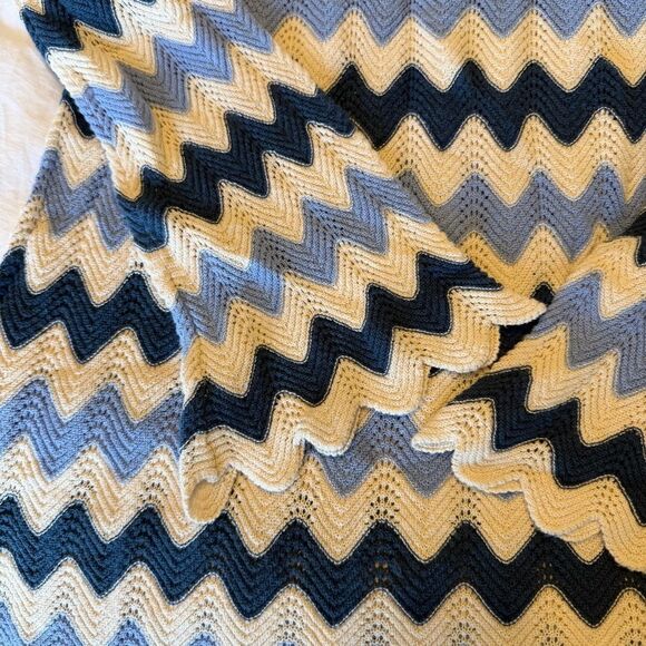 C&C California Blue and Cream Chevron Knit Cover Up XS - Picture 2 of 6